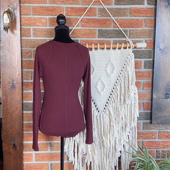 π Hollister Henley Long Sleeve - Picture 3 of 6